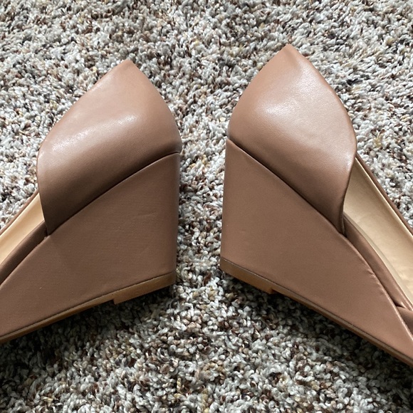 NWOT Kenneth Cole Reaction Nude Pointed Heel Wedge - Picture 4 of 10